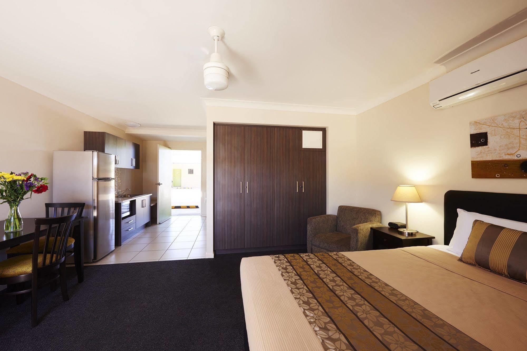 Blackwater Hotel Motel Motel 4*